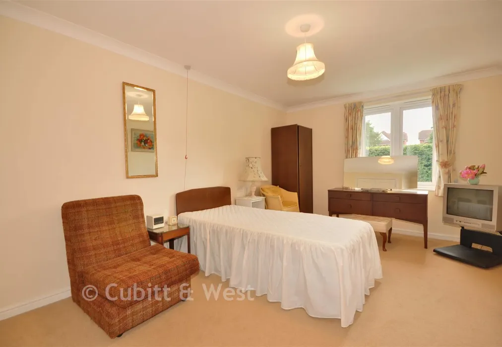 Bedroom - London Road, Redhill, Surrey - Wards of Kent