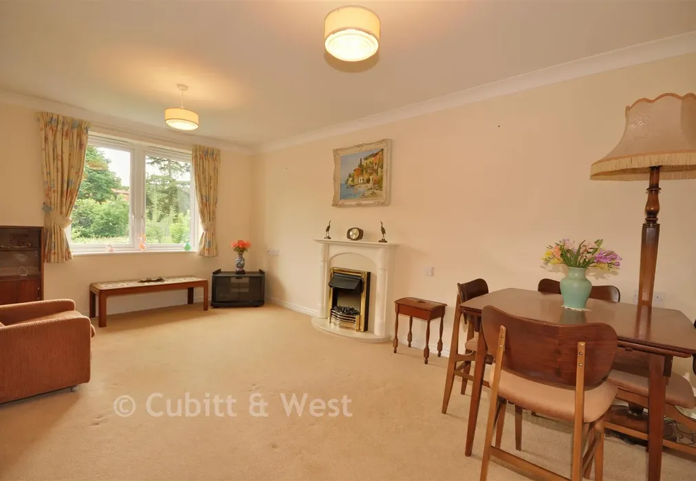 Lounge / Diner - London Road, Redhill, Surrey - Wards of Kent