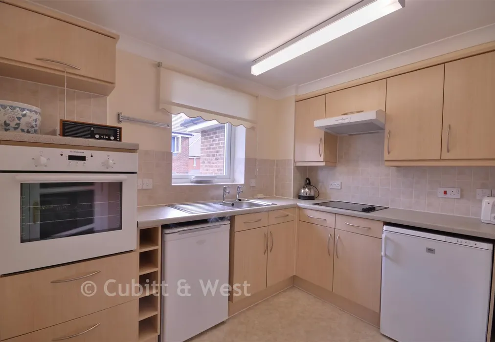 Kitchen - London Road, Redhill, Surrey - Wards of Kent