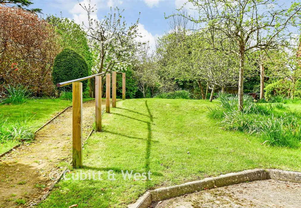 Communal Gardens - London Road, Redhill, Surrey - Wards of Kent