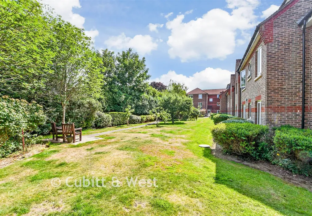External Lifestyle Photograph - London Road, Redhill, Surrey - Wards of Kent