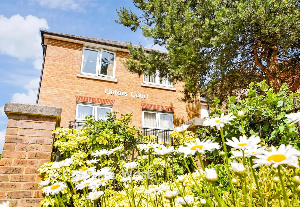 External Lifestyle Photograph - London Road, Redhill, Surrey - Wards of Kent