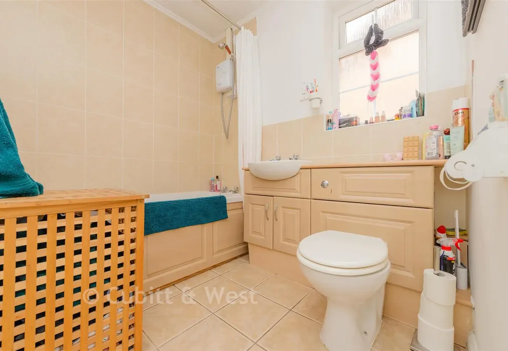 Bathroom - Mayfield Close, Redhill, Surrey - Wards of Kent