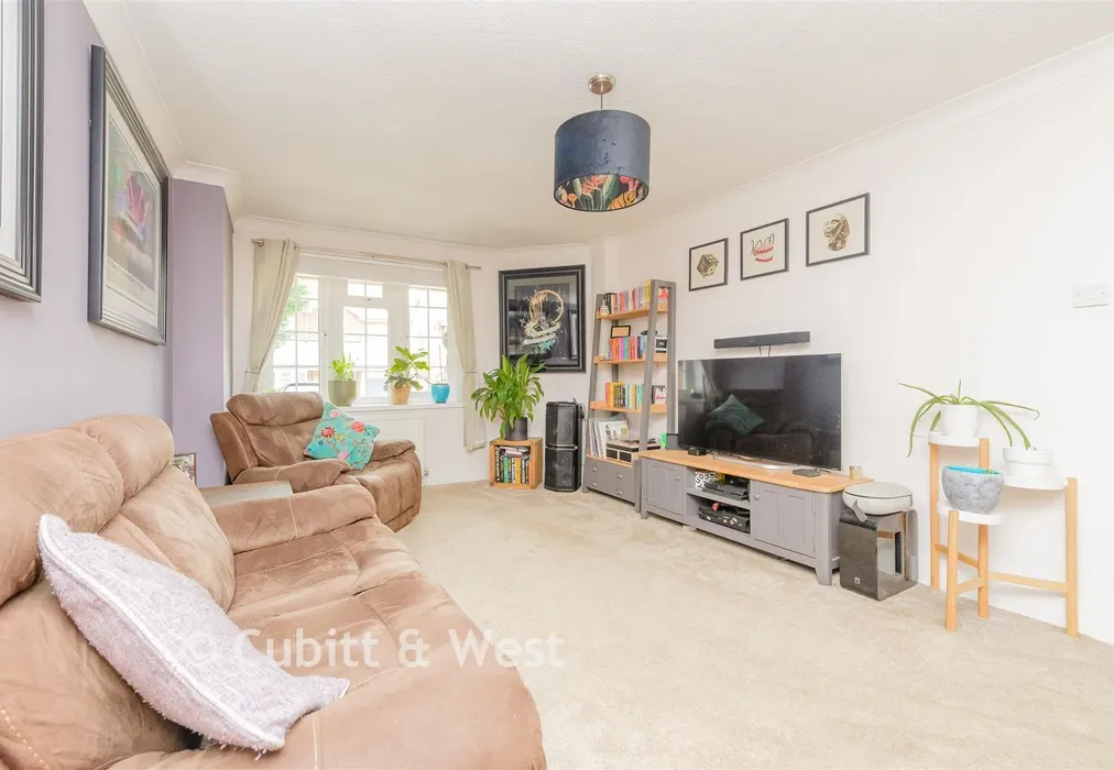 Lounge - Mayfield Close, Redhill, Surrey - Wards of Kent
