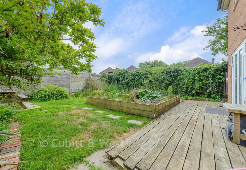 Rear Garden - Mayfield Close, Redhill, Surrey - Wards of Kent