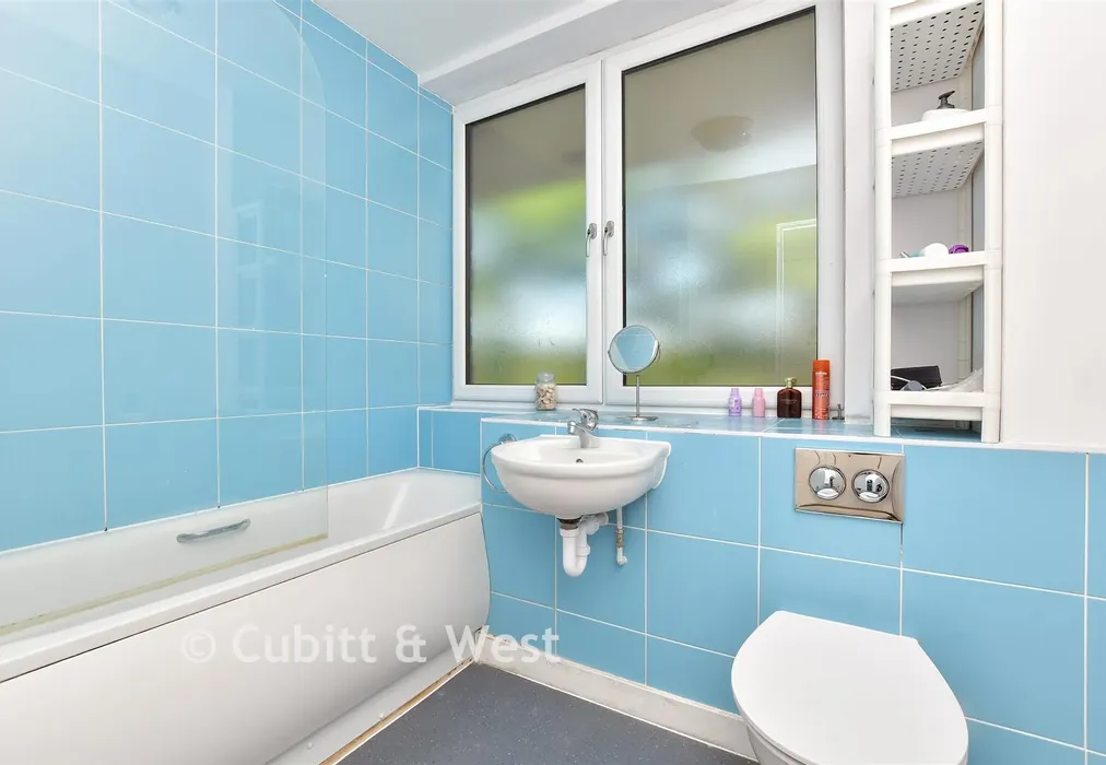 Bathroom - Challenge Court, Leatherhead, Surrey - Wards of Kent