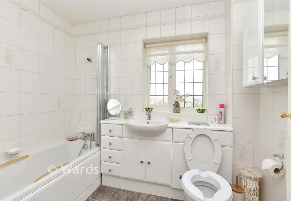 Bathroom - Brompton Farm Road, Strood, Rochester, Kent - Wards of Kent