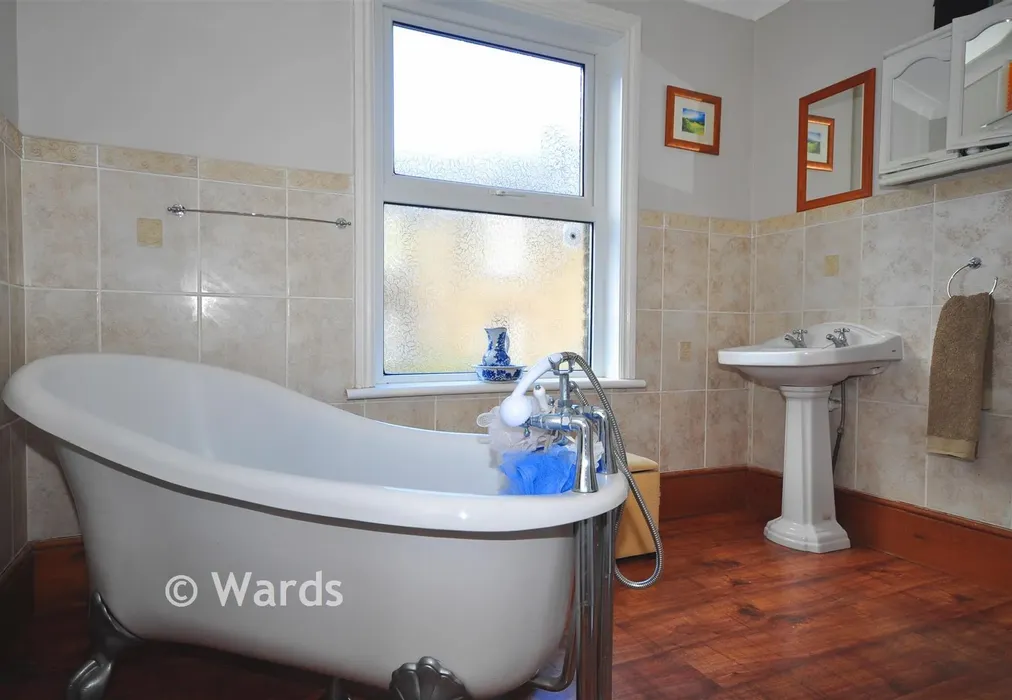 Bathroom - Crescent Road, Westbrook, Margate, Kent - Wards of Kent