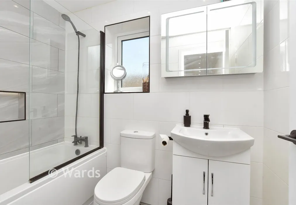 Bathroom - Tintagel Gardens, Strood, Rochester, Kent - Wards of Kent