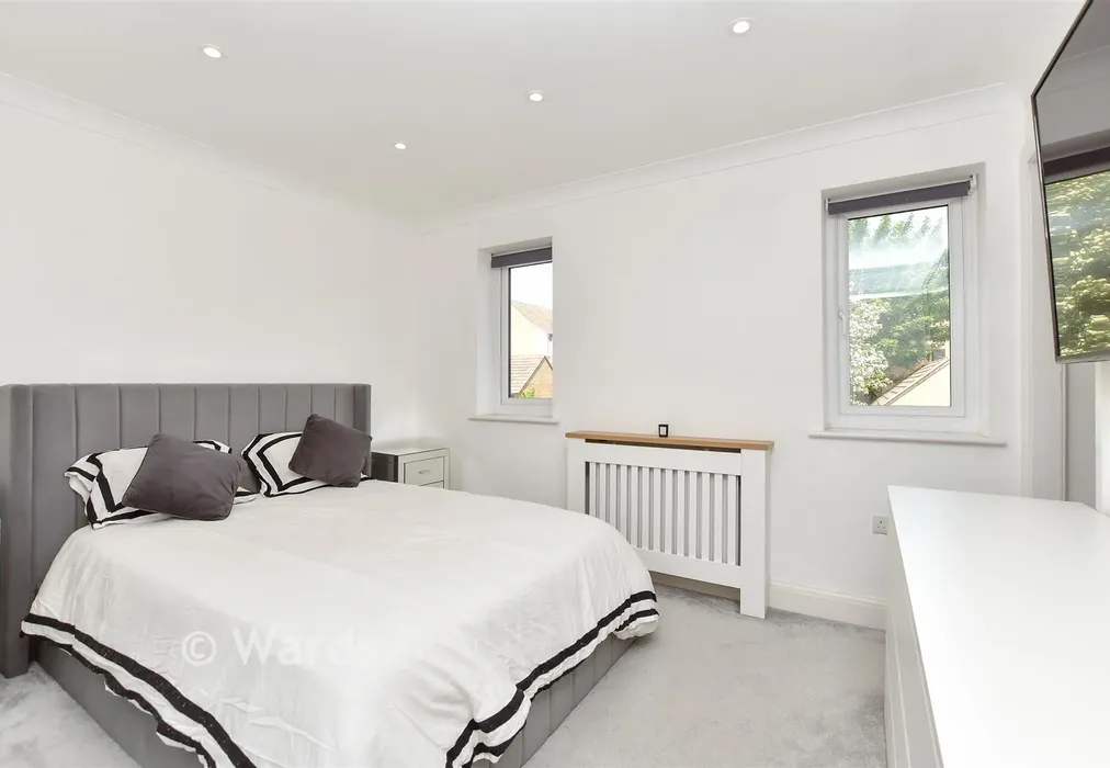 Bedroom - Tintagel Gardens, Strood, Rochester, Kent - Wards of Kent