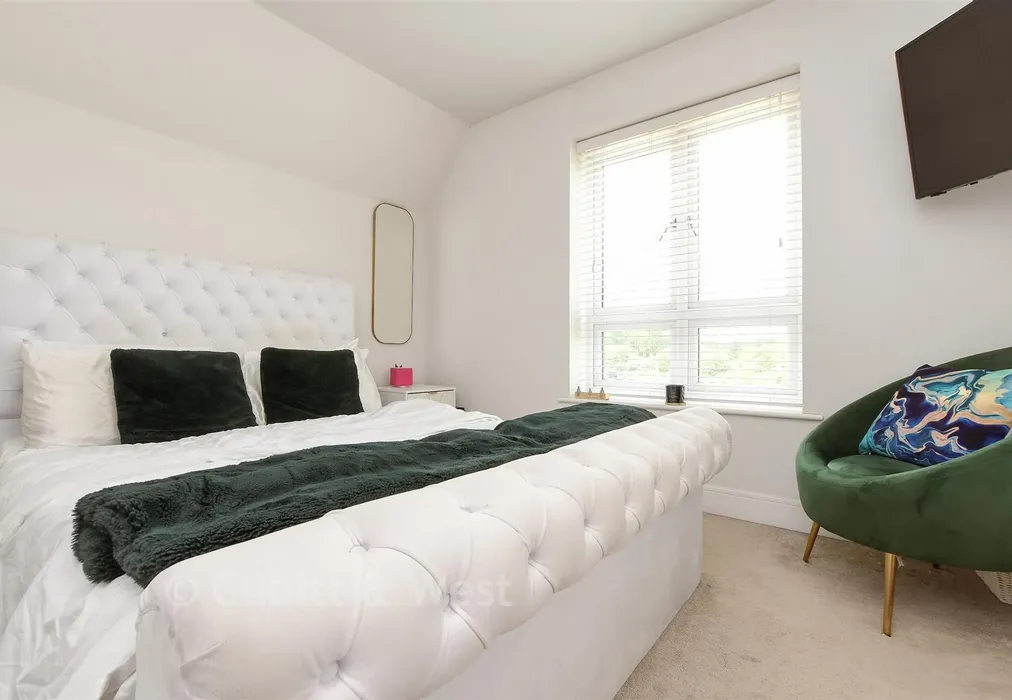 Bedroom 3 - Bellevue Farm Road, Pease Pottage, Crawley, West Sussex - Wards of Kent