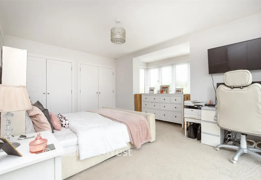 Bedroom 1 - Bellevue Farm Road, Pease Pottage, Crawley, West Sussex - Wards of Kent