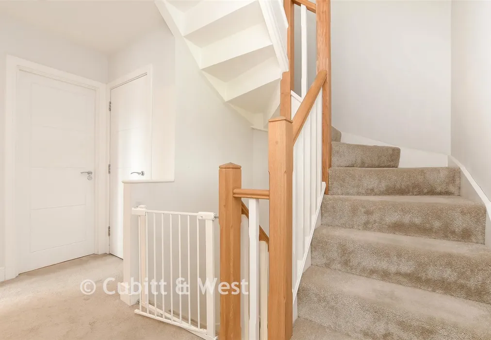 Landing - Bellevue Farm Road, Pease Pottage, Crawley, West Sussex - Wards of Kent