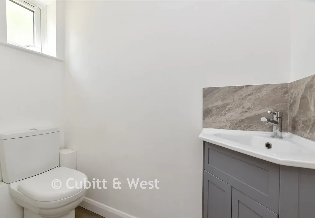 Cloakroom - Limpsfield Road, South Croydon, Surrey - Wards of Kent