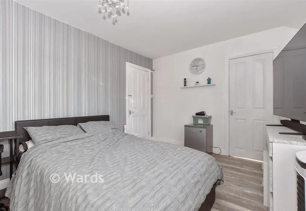 Bedroom 1 - Aylesford Place, Willesborough, Ashford, Kent - Wards of Kent