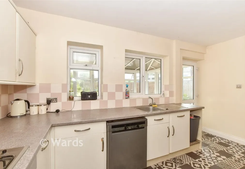 Kitchen - Aylesford Place, Willesborough, Ashford, Kent - Wards of Kent