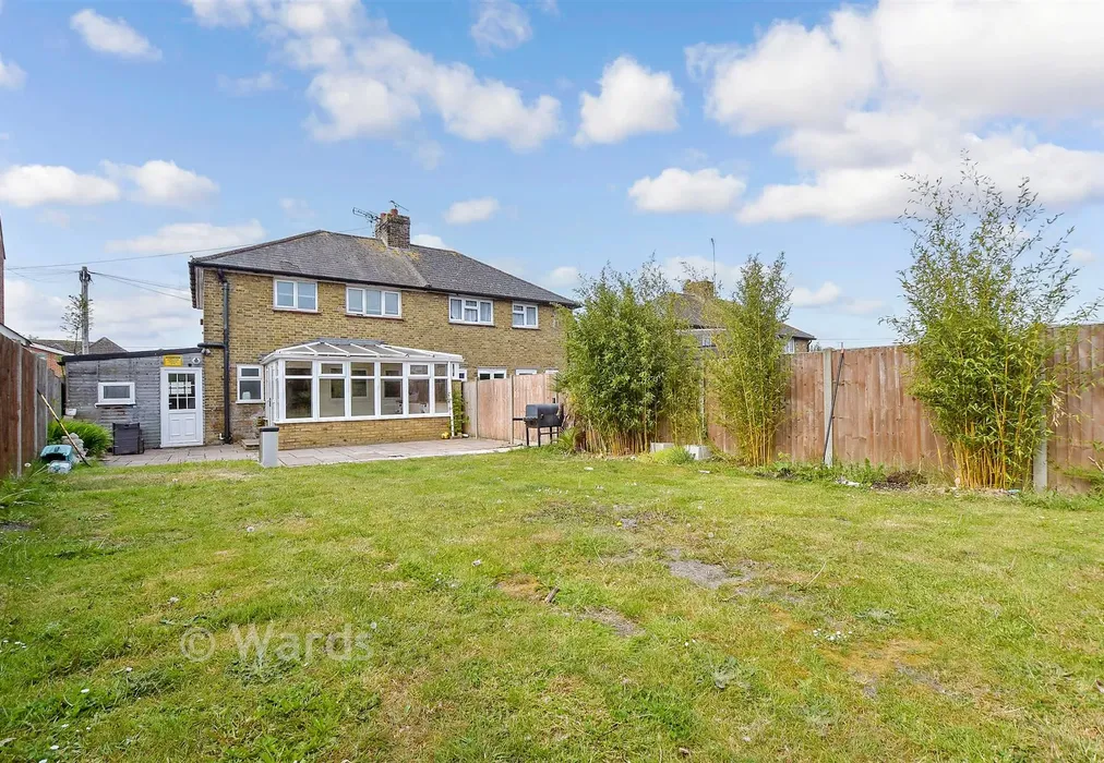 Rear Garden - Aylesford Place, Willesborough, Ashford, Kent - Wards of Kent