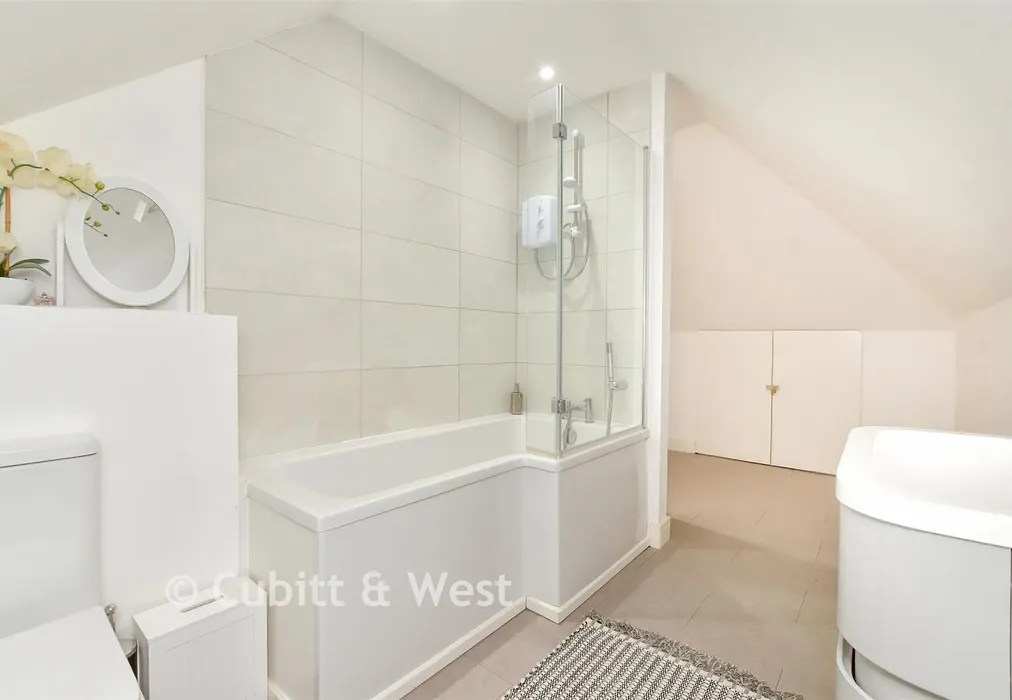 En-Suite Bathroom - Bowes Hill, Rowland's Castle, Hampshire - Wards of Kent