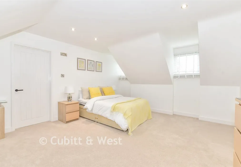 Bedroom 2 - Bowes Hill, Rowland's Castle, Hampshire - Wards of Kent
