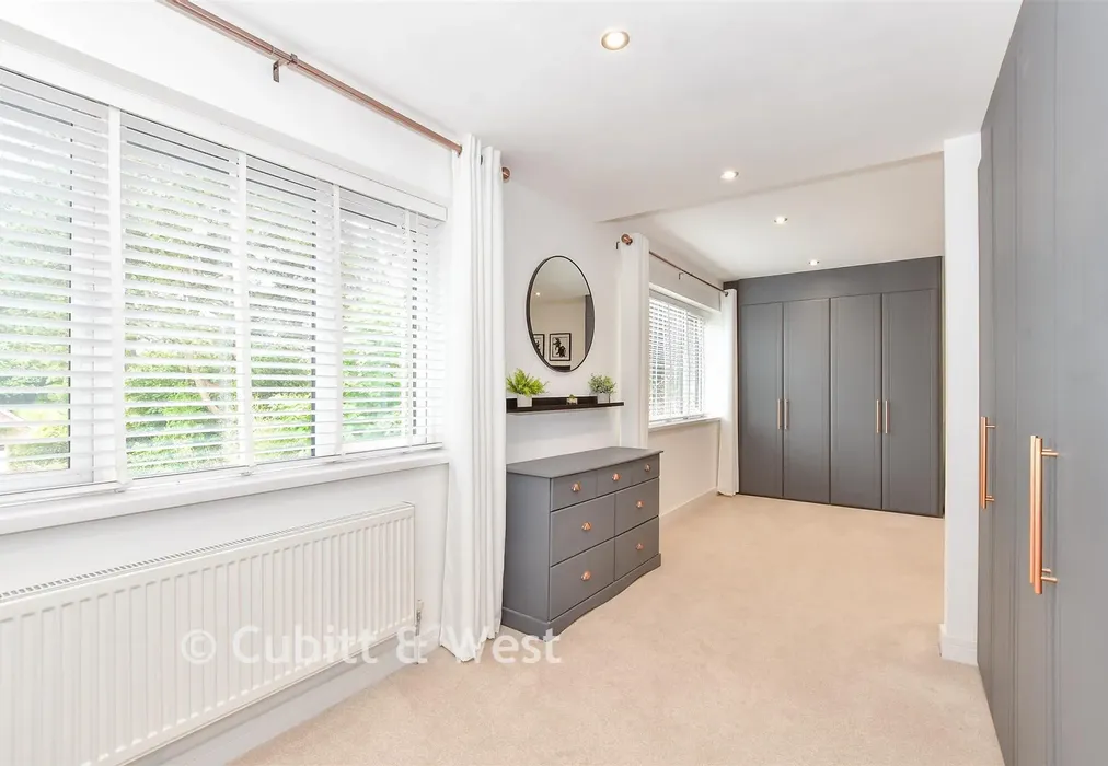 Dressing Area - Bowes Hill, Rowland's Castle, Hampshire - Wards of Kent
