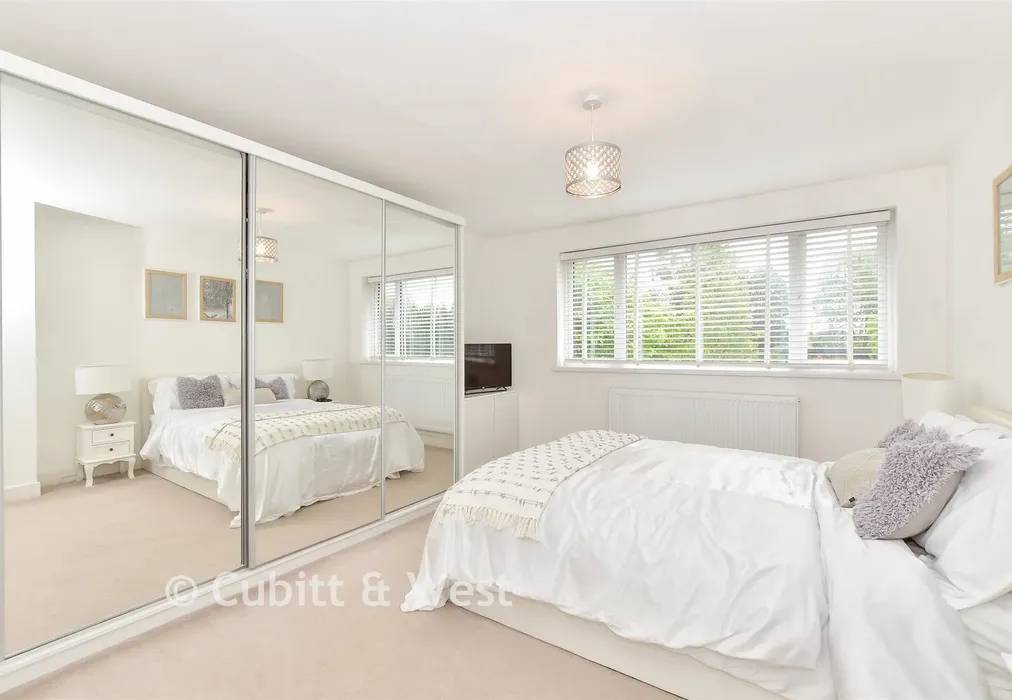 Bedroom 3 - Bowes Hill, Rowland's Castle, Hampshire - Wards of Kent