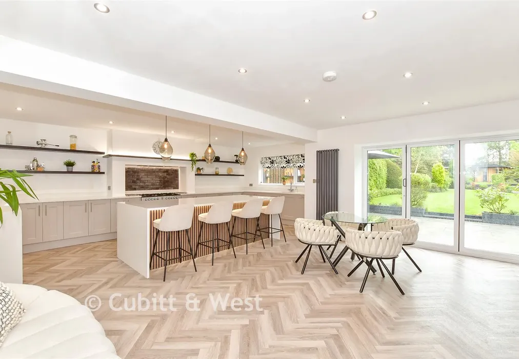 Kitchen/Family Room - Bowes Hill, Rowland's Castle, Hampshire - Wards of Kent