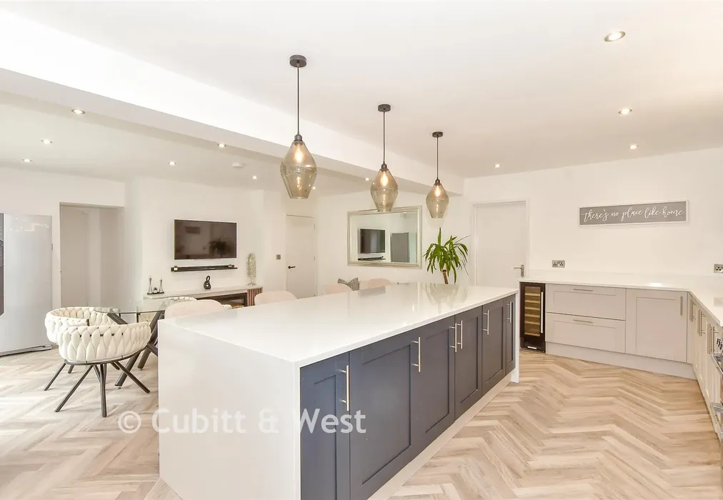 Kitchen/Family Room - Bowes Hill, Rowland's Castle, Hampshire - Wards of Kent