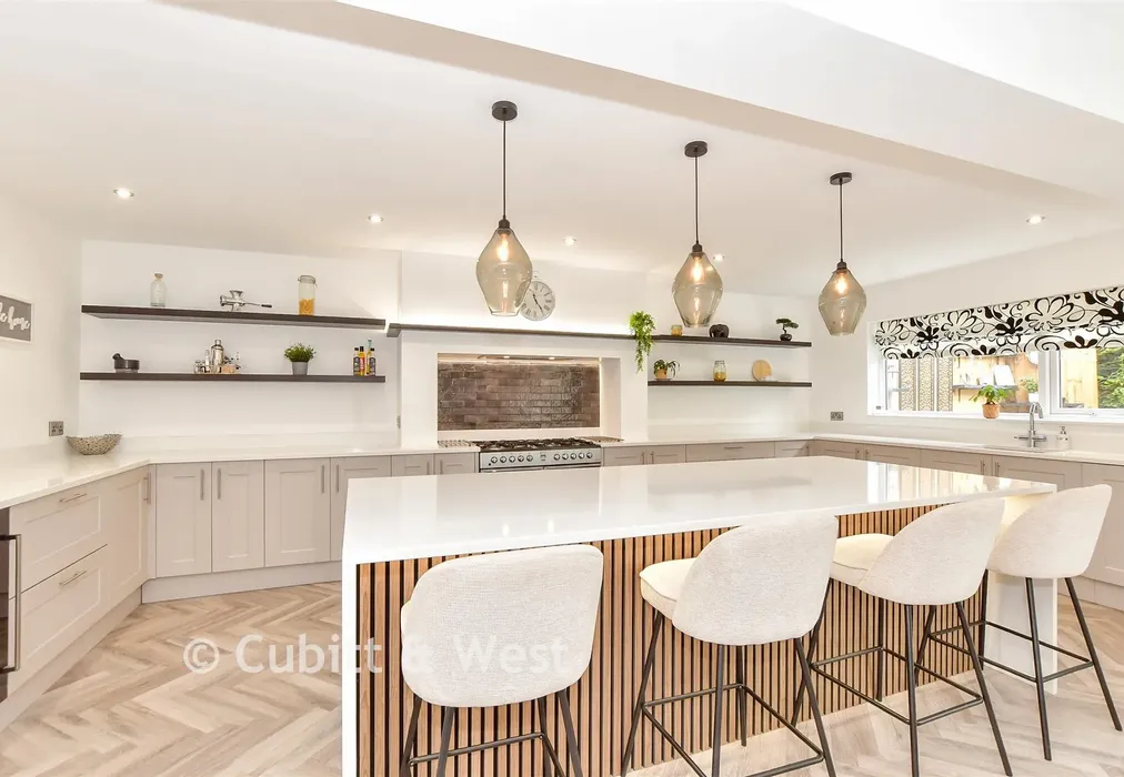 Kitchen/Family Room - Bowes Hill, Rowland's Castle, Hampshire - Wards of Kent