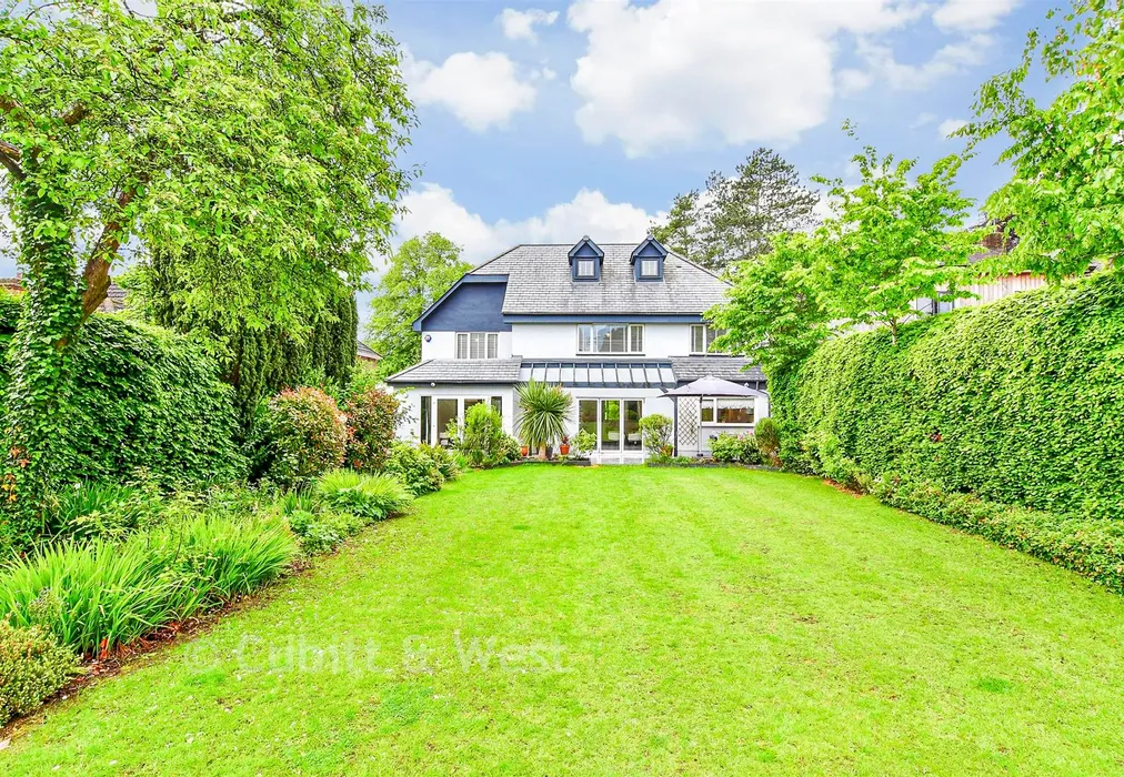 Rear Garden - Bowes Hill, Rowland's Castle, Hampshire - Wards of Kent