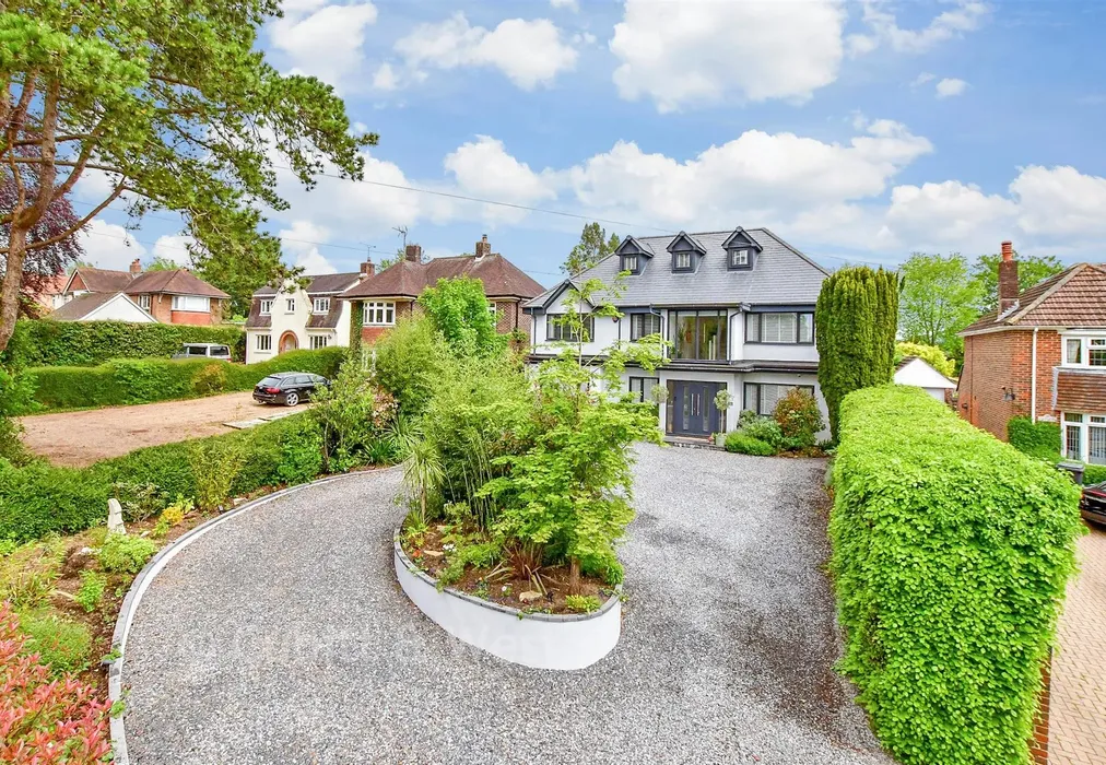 External (Web and brochure)  1 - Bowes Hill, Rowland's Castle, Hampshire - Wards of Kent