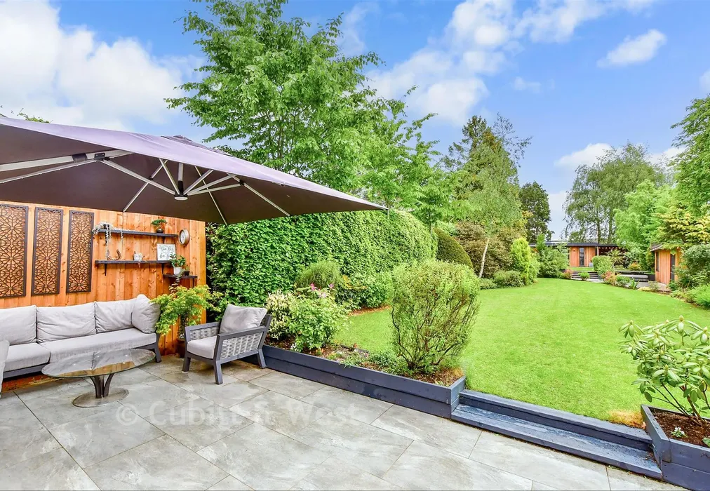 Rear Garden - Bowes Hill, Rowland's Castle, Hampshire - Wards of Kent