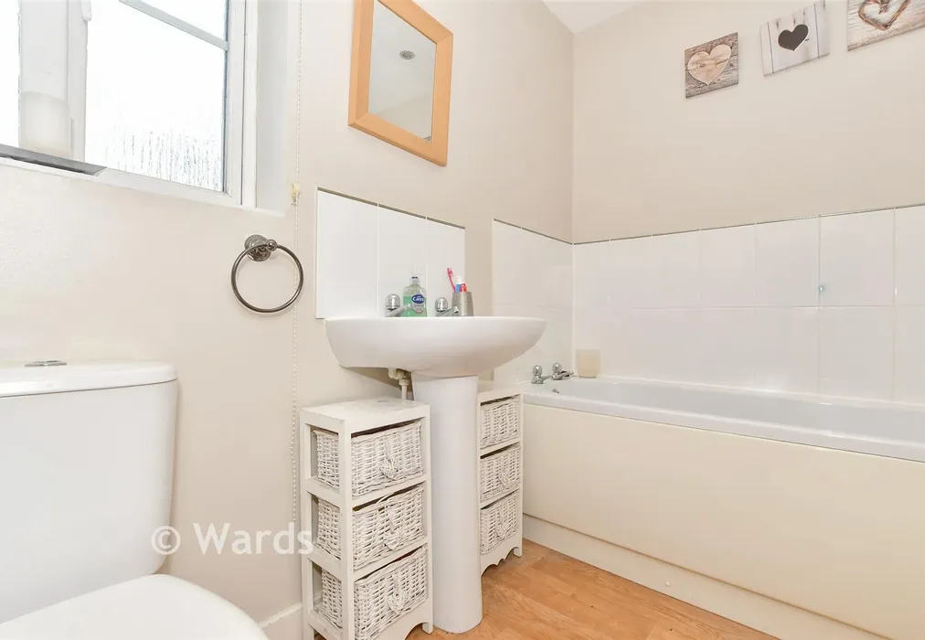 Bathroom - Brigadier Gardens, Ashford, Kent - Wards of Kent