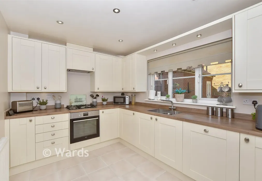 Kitchen - Brigadier Gardens, Ashford, Kent - Wards of Kent