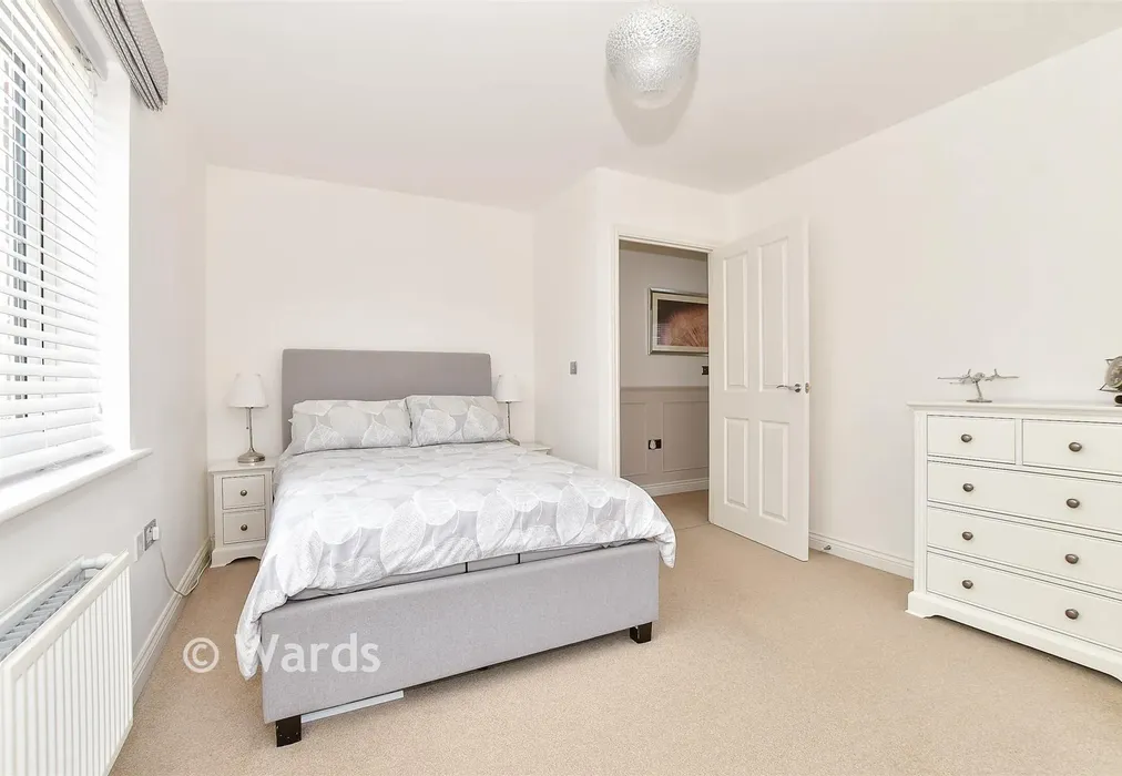 Bedroom 1 - Wheatfields, Aldington, Ashford, Kent - Wards of Kent