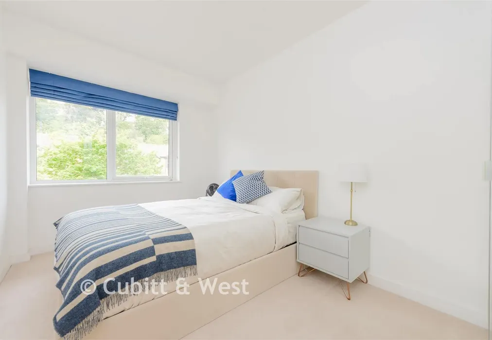 Bedroom - Brighton Road, Redhill, Surrey - Wards of Kent