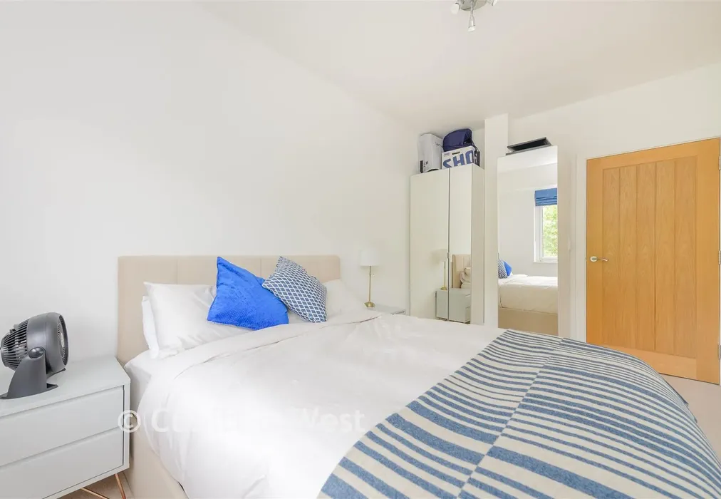 Bedroom - Brighton Road, Redhill, Surrey - Wards of Kent