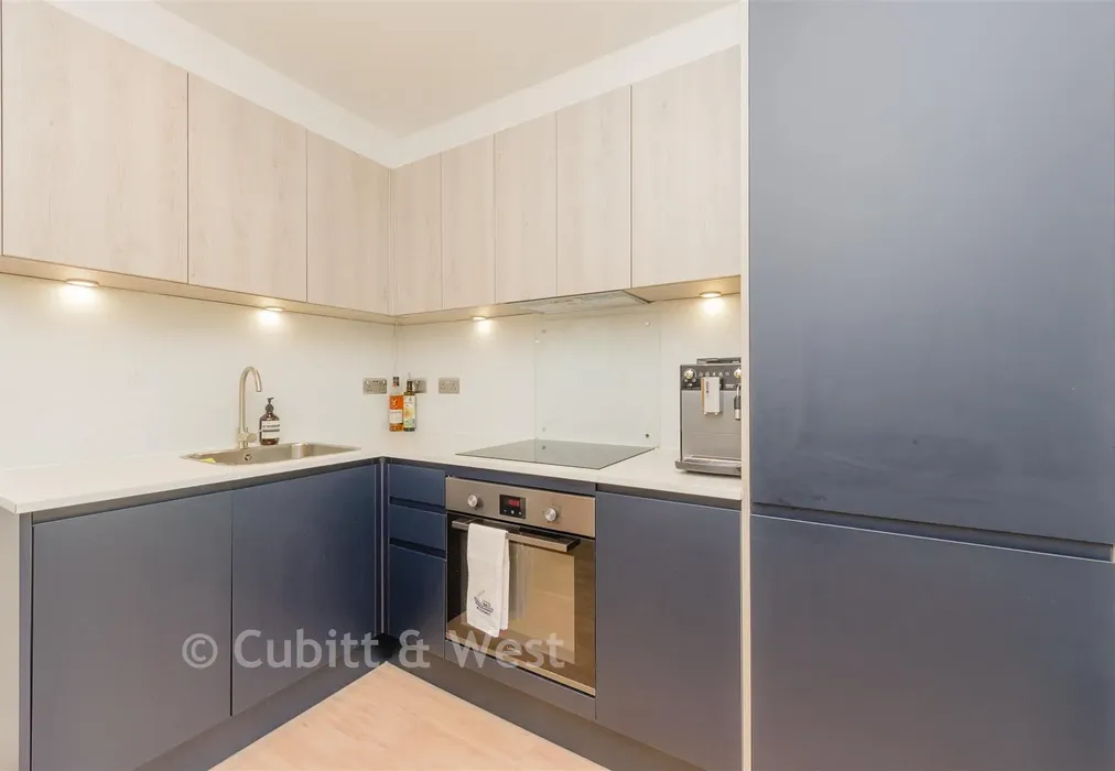 Living/Dining Area - Brighton Road, Redhill, Surrey - Wards of Kent