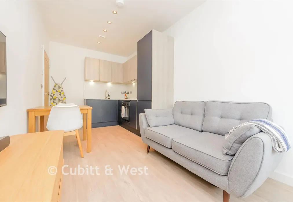 Living/Dining Area - Brighton Road, Redhill, Surrey - Wards of Kent