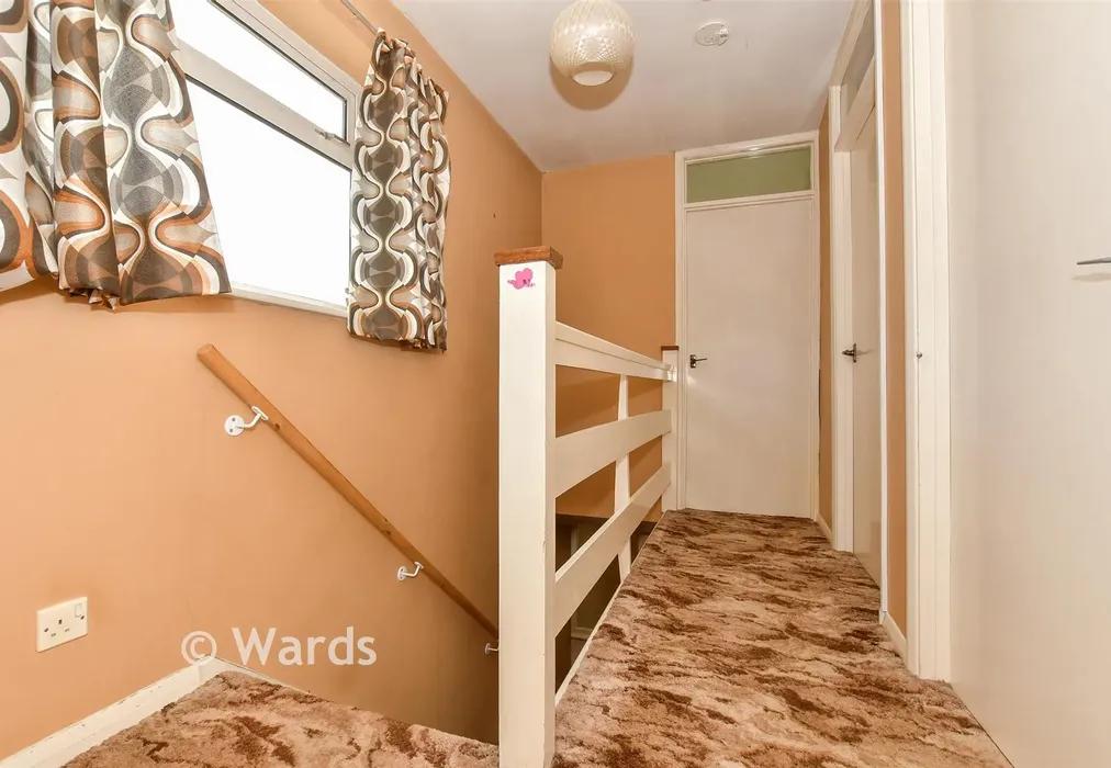 Landing - Wickenden Crescent, Willesborough, Ashford, Kent - Wards of Kent