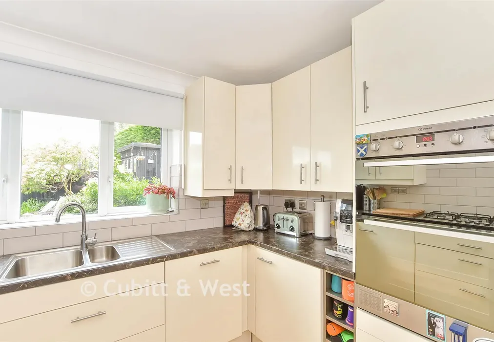 Kitchen - Kings Copse, East Grinstead, West Sussex - Wards of Kent