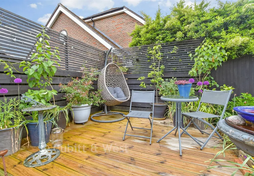 Rear Garden - Kings Copse, East Grinstead, West Sussex - Wards of Kent