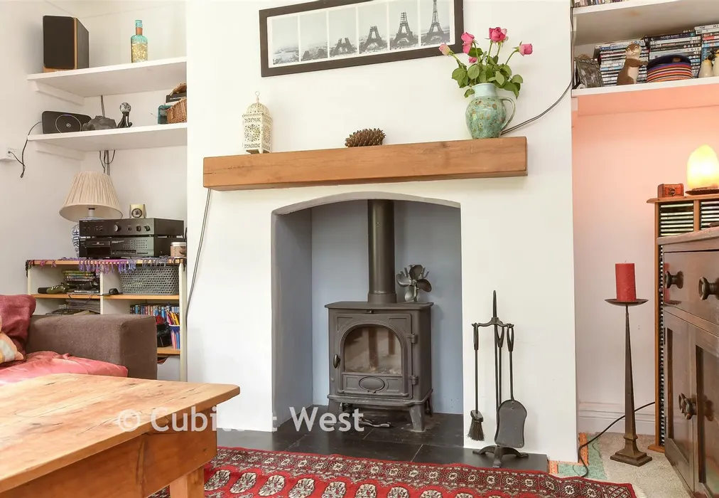 Internal Feature - Bedlow Lane, Cranleigh, Surrey - Wards of Kent