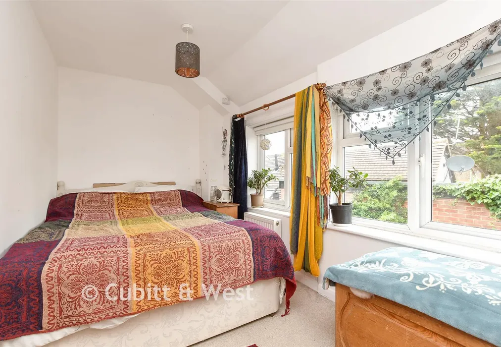 Bedroom 2 - Bedlow Lane, Cranleigh, Surrey - Wards of Kent