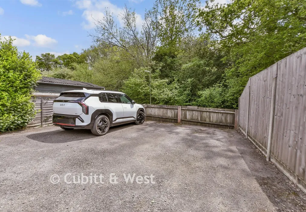 Driveway/Parking - Bedlow Lane, Cranleigh, Surrey - Wards of Kent