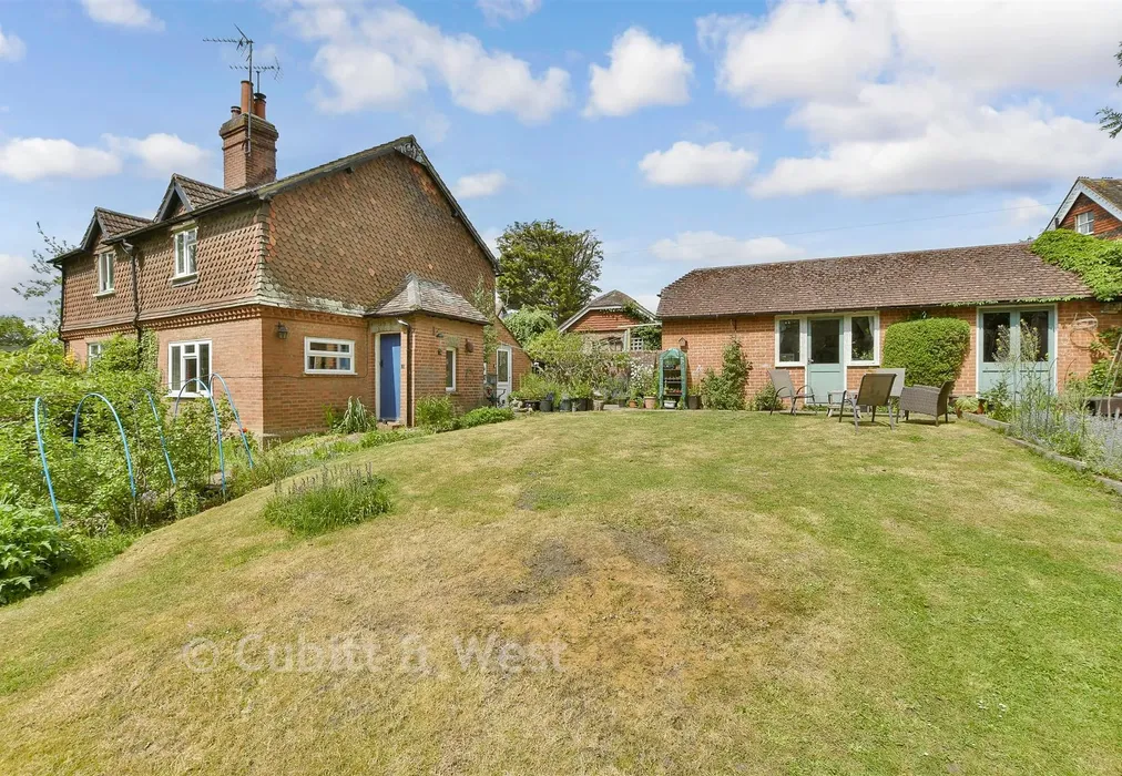 Rear Garden - Bedlow Lane, Cranleigh, Surrey - Wards of Kent