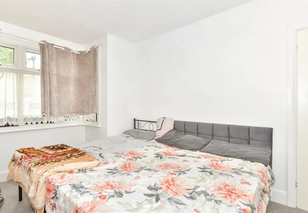 Bedroom 1 - Orchard Avenue, Chichester, West Sussex - Wards of Kent