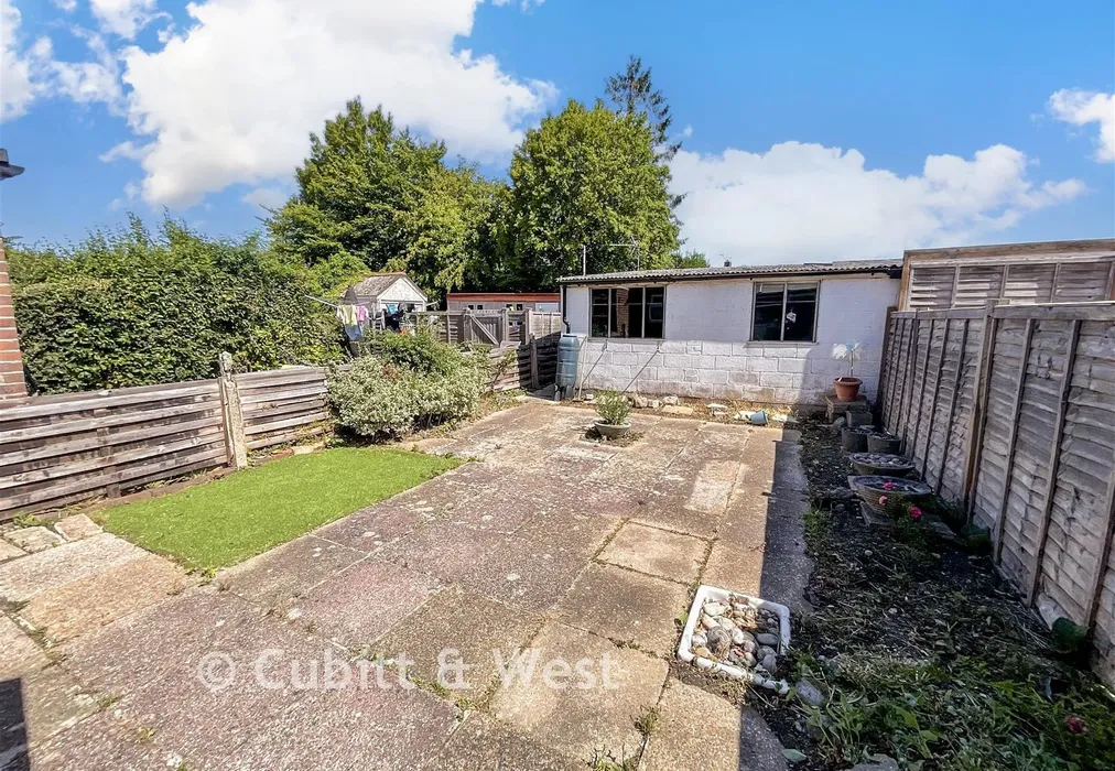 Rear Garden - Orchard Avenue, Chichester, West Sussex - Wards of Kent