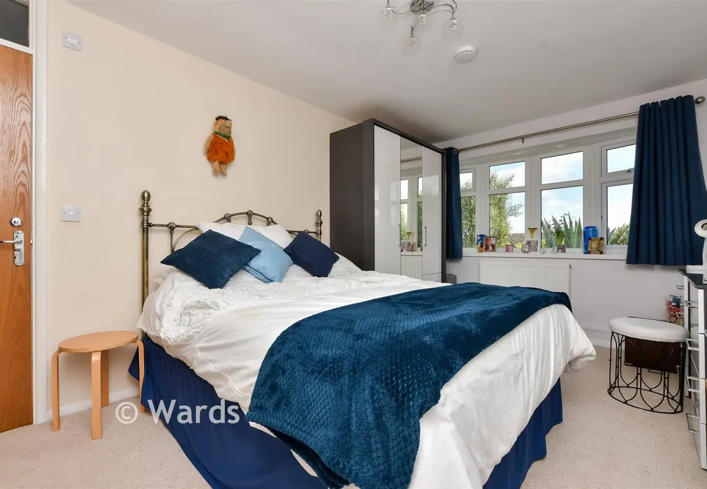 Bedroom 1 - Seacroft Road, Broadstairs, Kent - Wards of Kent