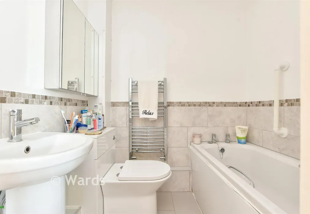 En-Suite Bathroom - Seacroft Road, Broadstairs, Kent - Wards of Kent