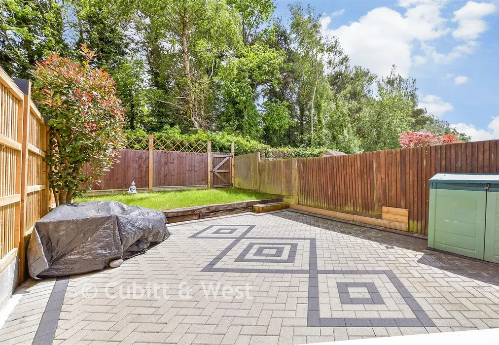 Rear Garden - Binney Court, Crawley, West Sussex - Wards of Kent